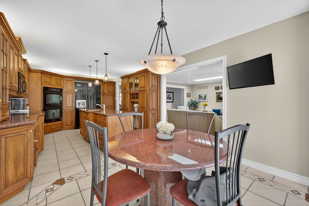 6 Falling Leaf Crt, Aurora