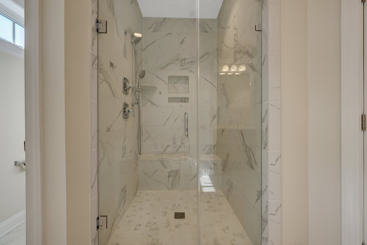 300 Jade Ct NW