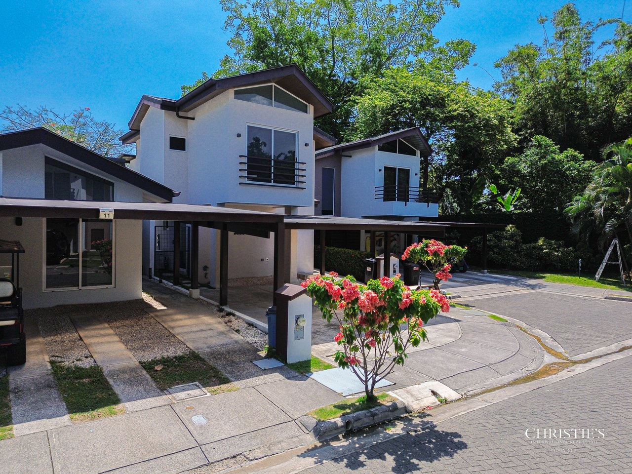 Ciudad del Mar Modern Home - South Jaco Beach 