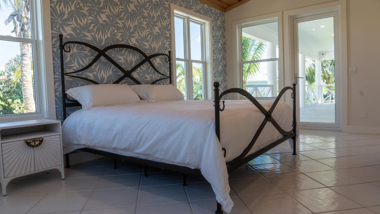 Sunnyside, Treasure Cay 