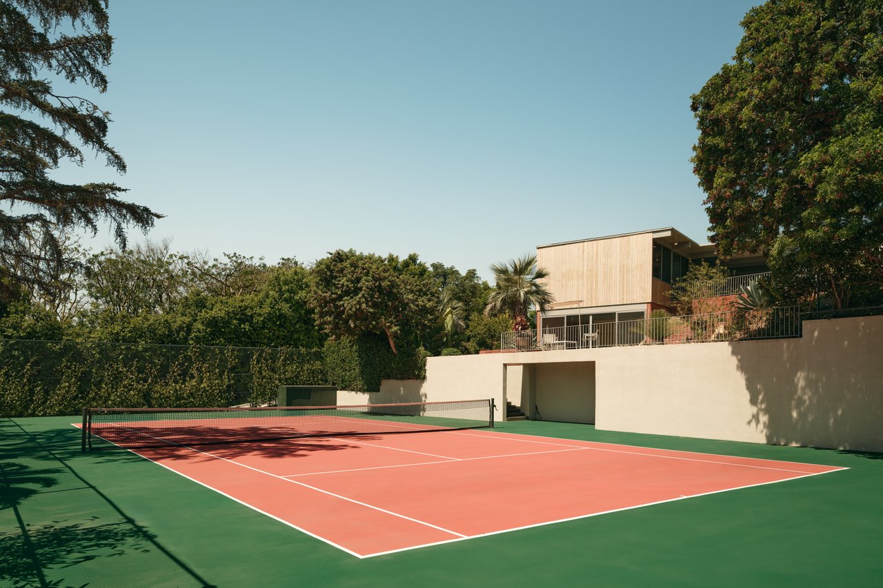1035 Summit Dr, Beverly Hills 