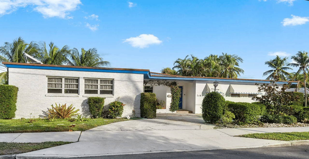 2200 N Lakeside Dr