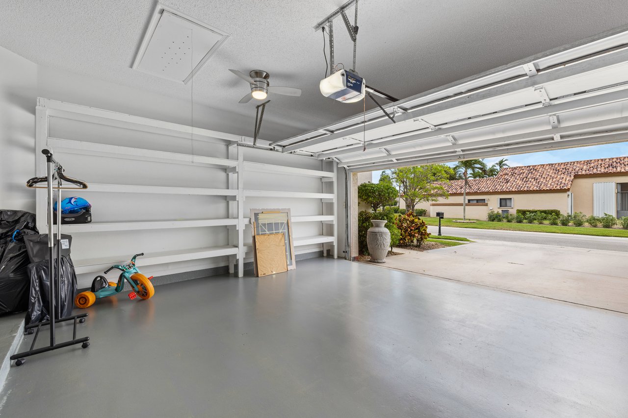 10056 Lexington Cir N