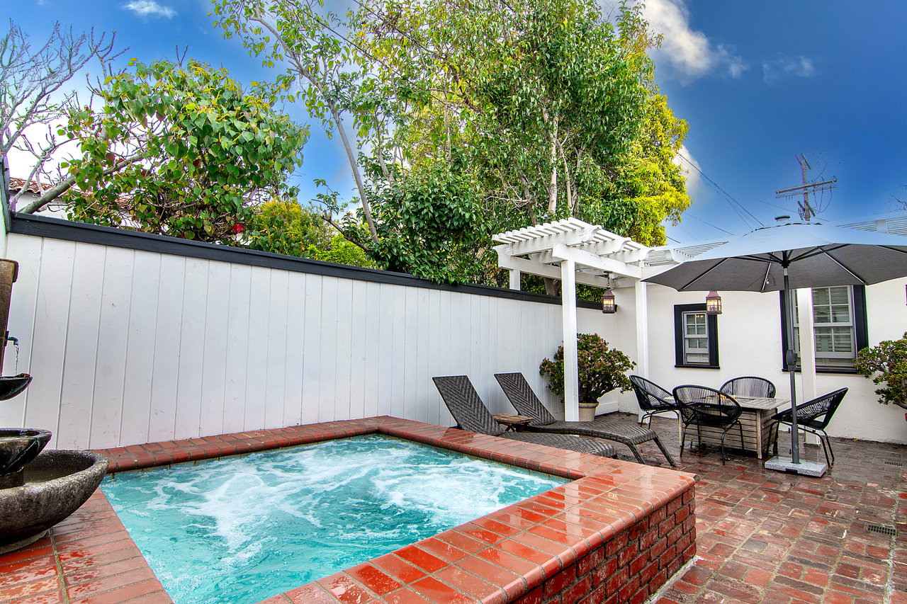 Sanctuary Paradise, N Citrus Ave, 90036