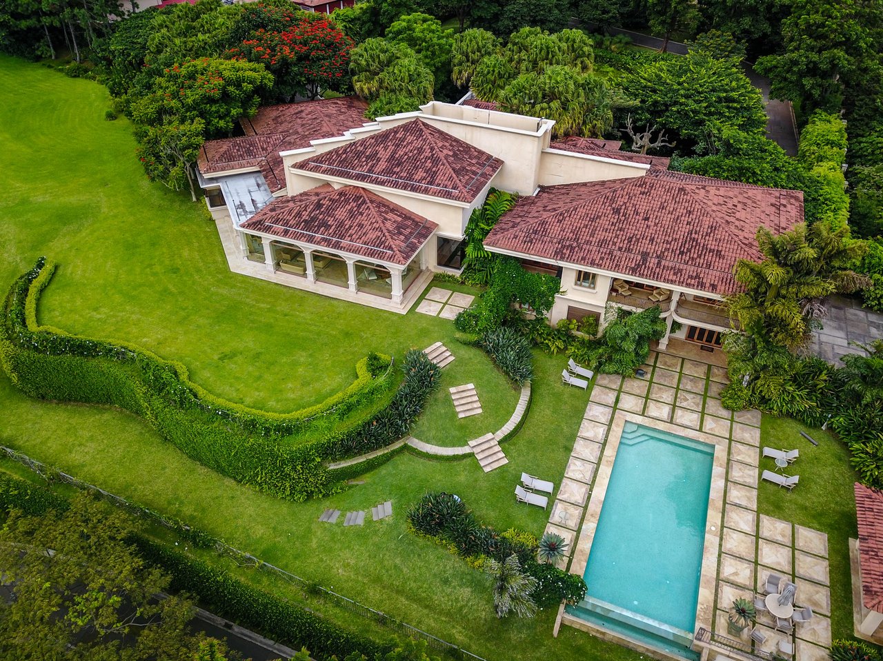 Hillgarden Estate in Escazu