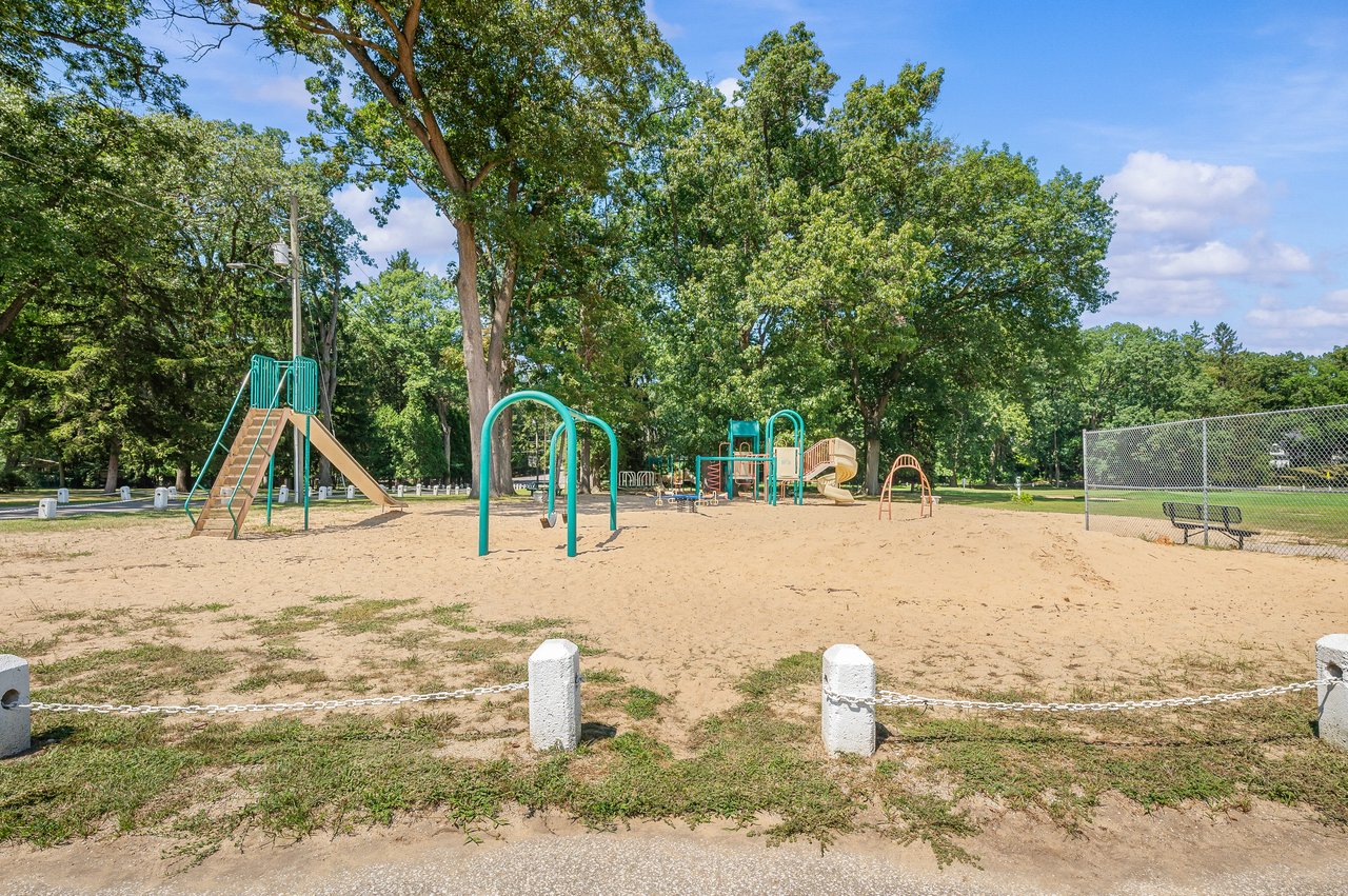 47118 Oak Avenue, Grand Beach, MI 49117
