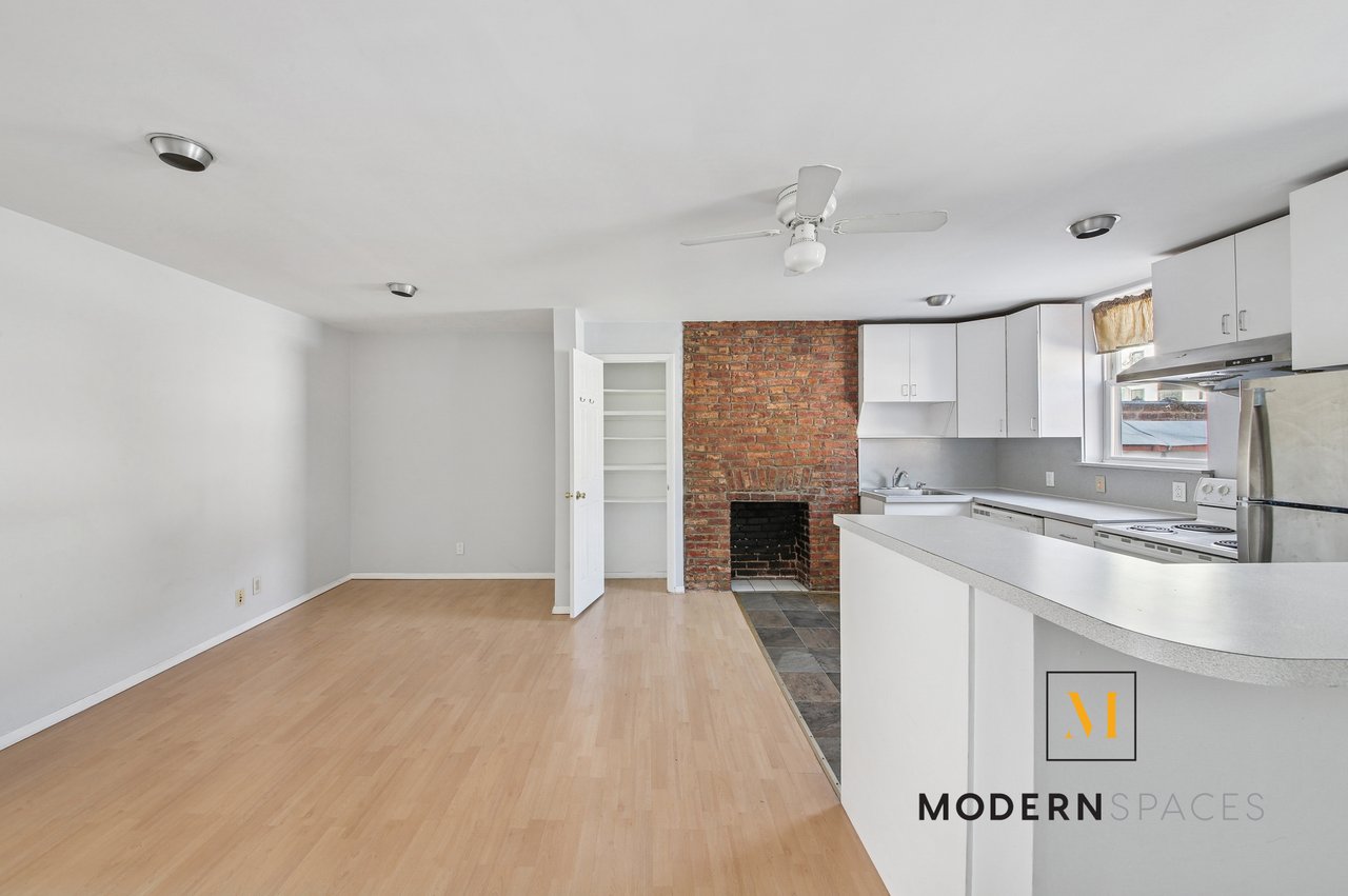 Large 2-Bed in LIC