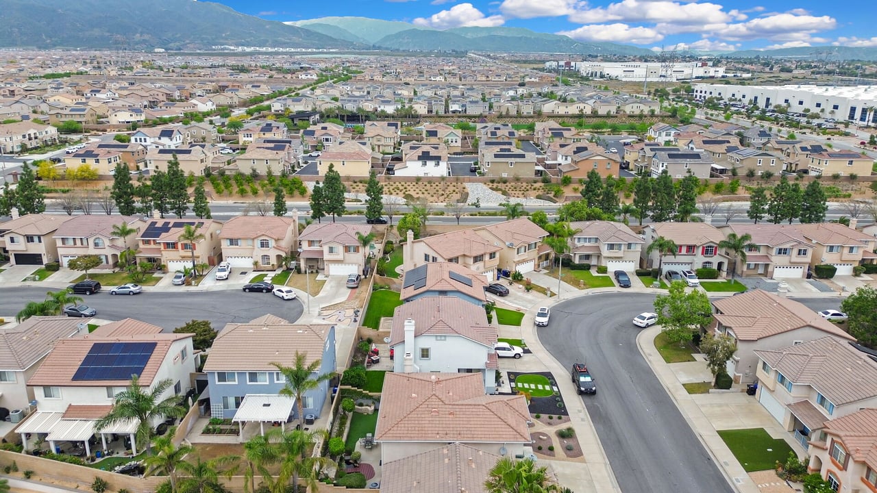 5744 Tamarisk Way
