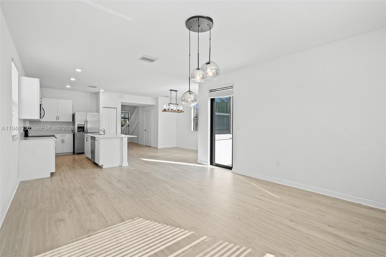 hiealeah-home-for-sale-living