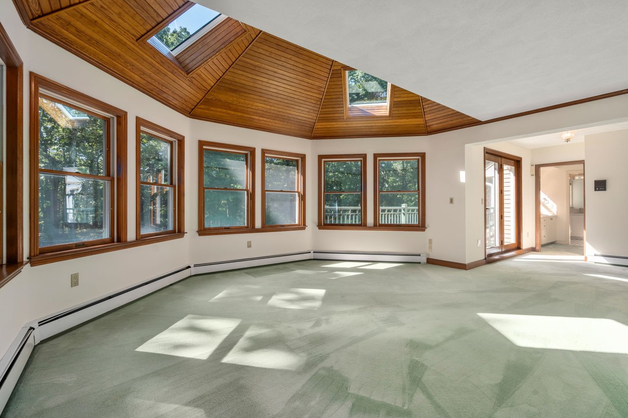 4 Leslie Rd
