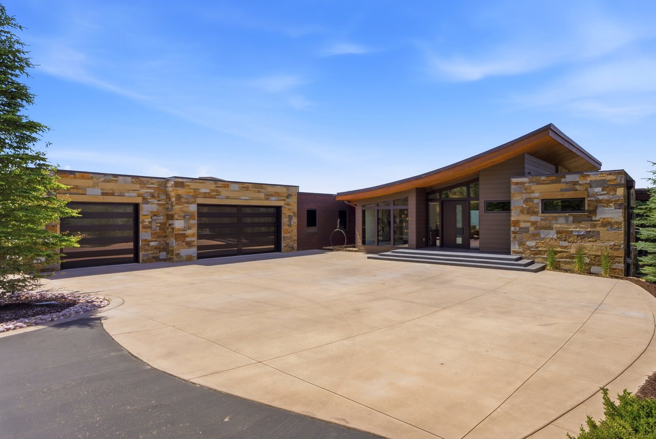 Top-of-Promontory Architectural Estate — Furnished & Turnkey - Front-Row Mountain Views