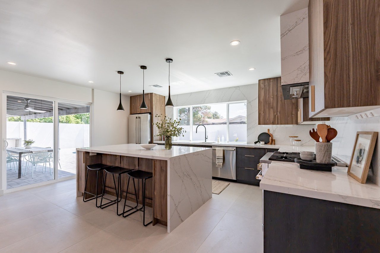 3016 N 84TH Place