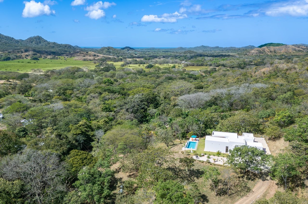 Finca Hermosa | Modern 3BR Luxury Villa with Infinity Pool in Exclusive Finca Panama Community