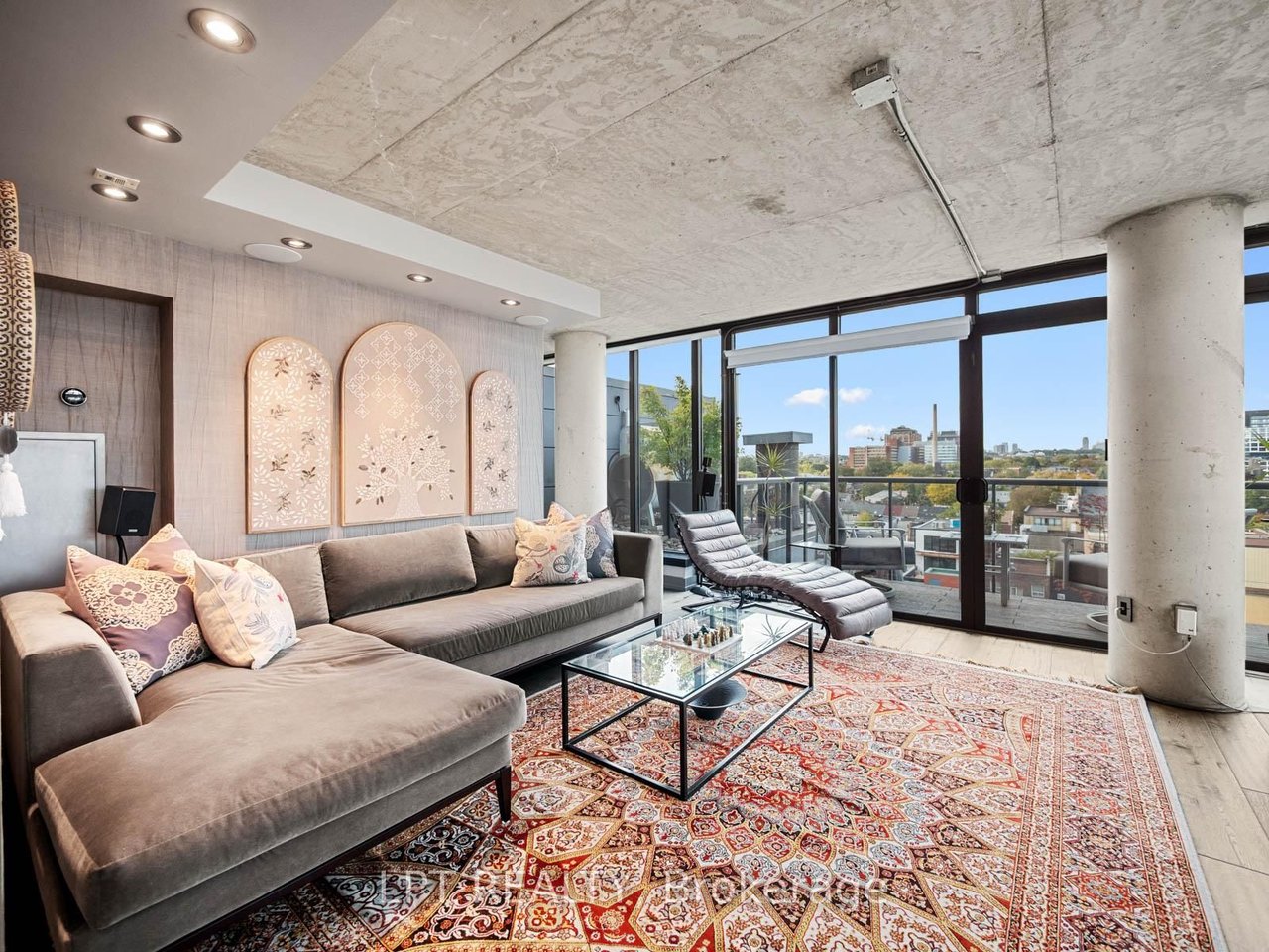 PENTHOUSE LUXURY IN KING WEST