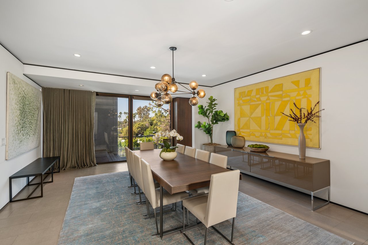  A Beverly Hills Architectural Masterpiece – Where Modern Luxury Meets Timeless Elegance