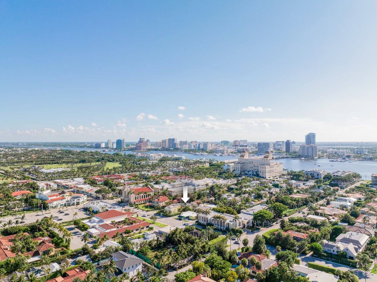 Charming Like New Residence In Town