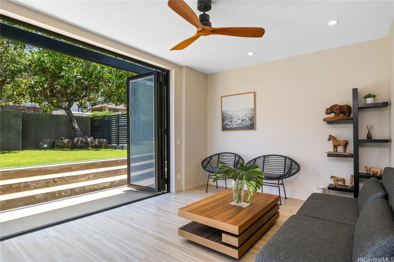 Wallace 3849 Poka St, Honolulu, HI 96816