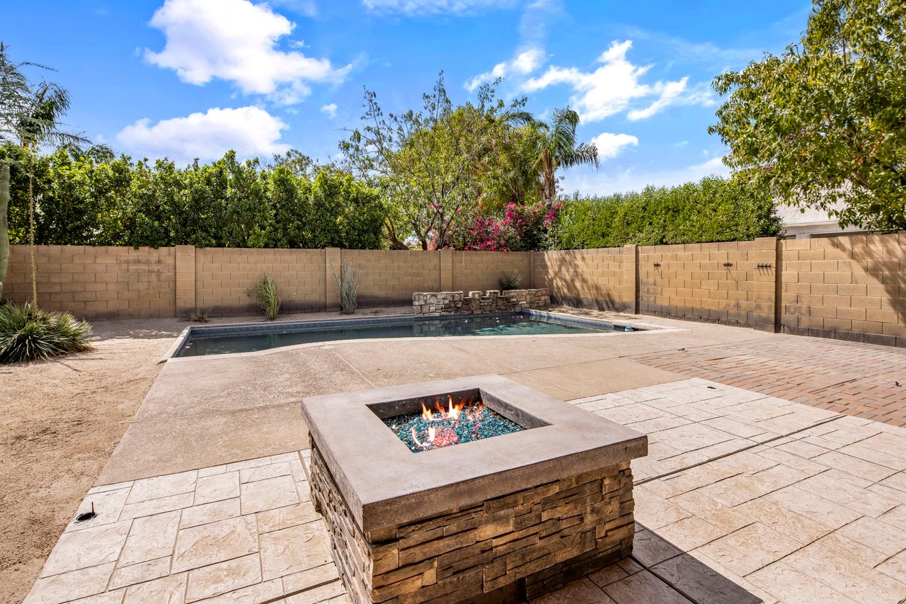 315 E Mary Ln