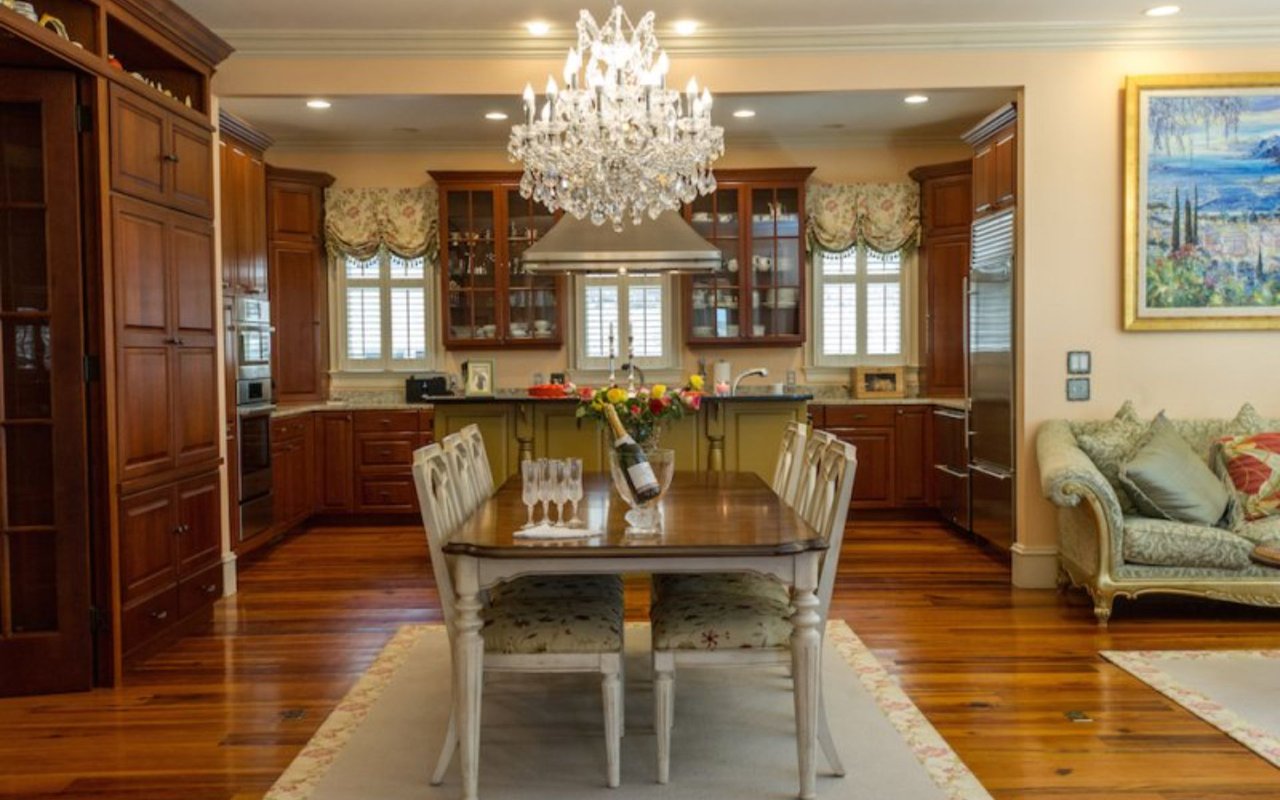 For Sale – Homes for Entertaining