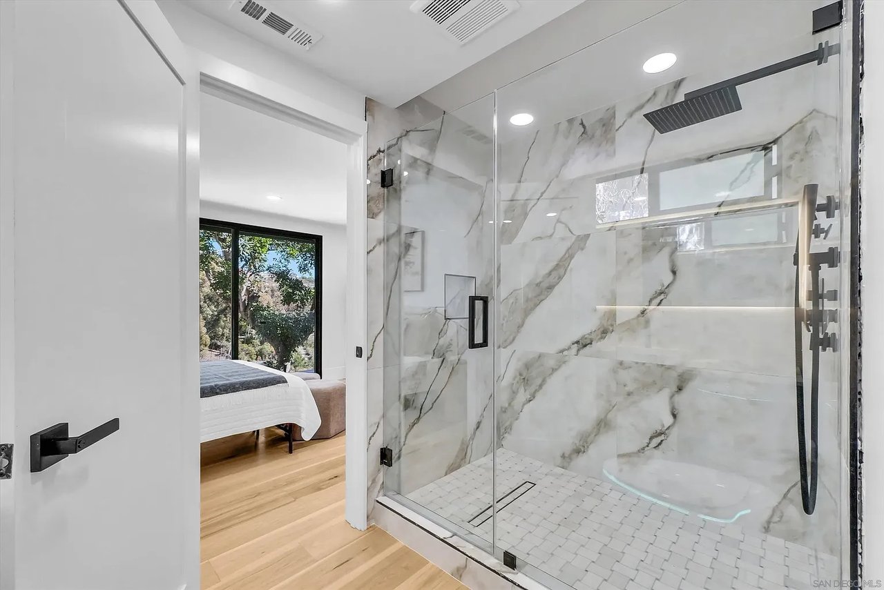 2241 Avenida Salvador