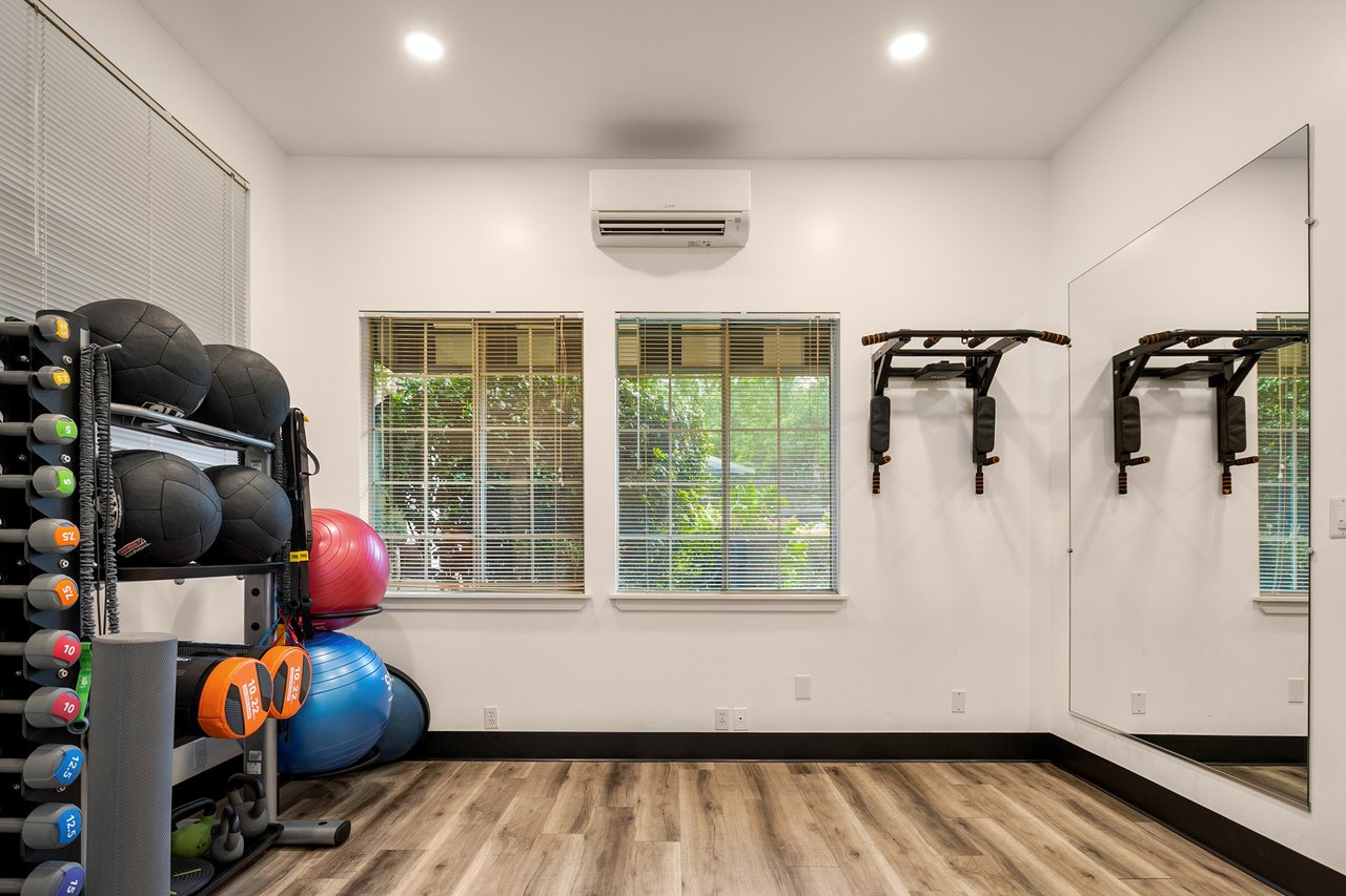 215 9th Street Unit: D102