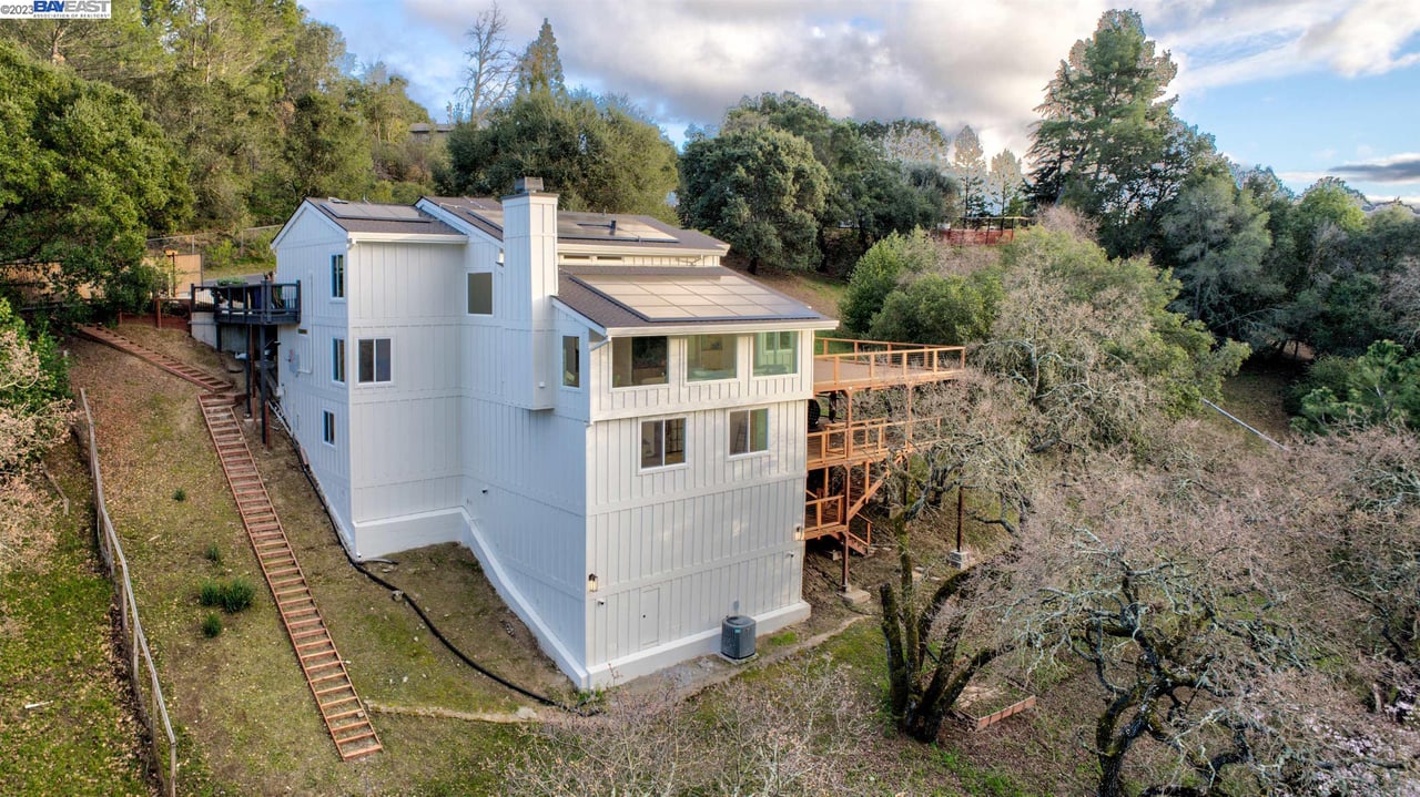 5 Wanda Ln