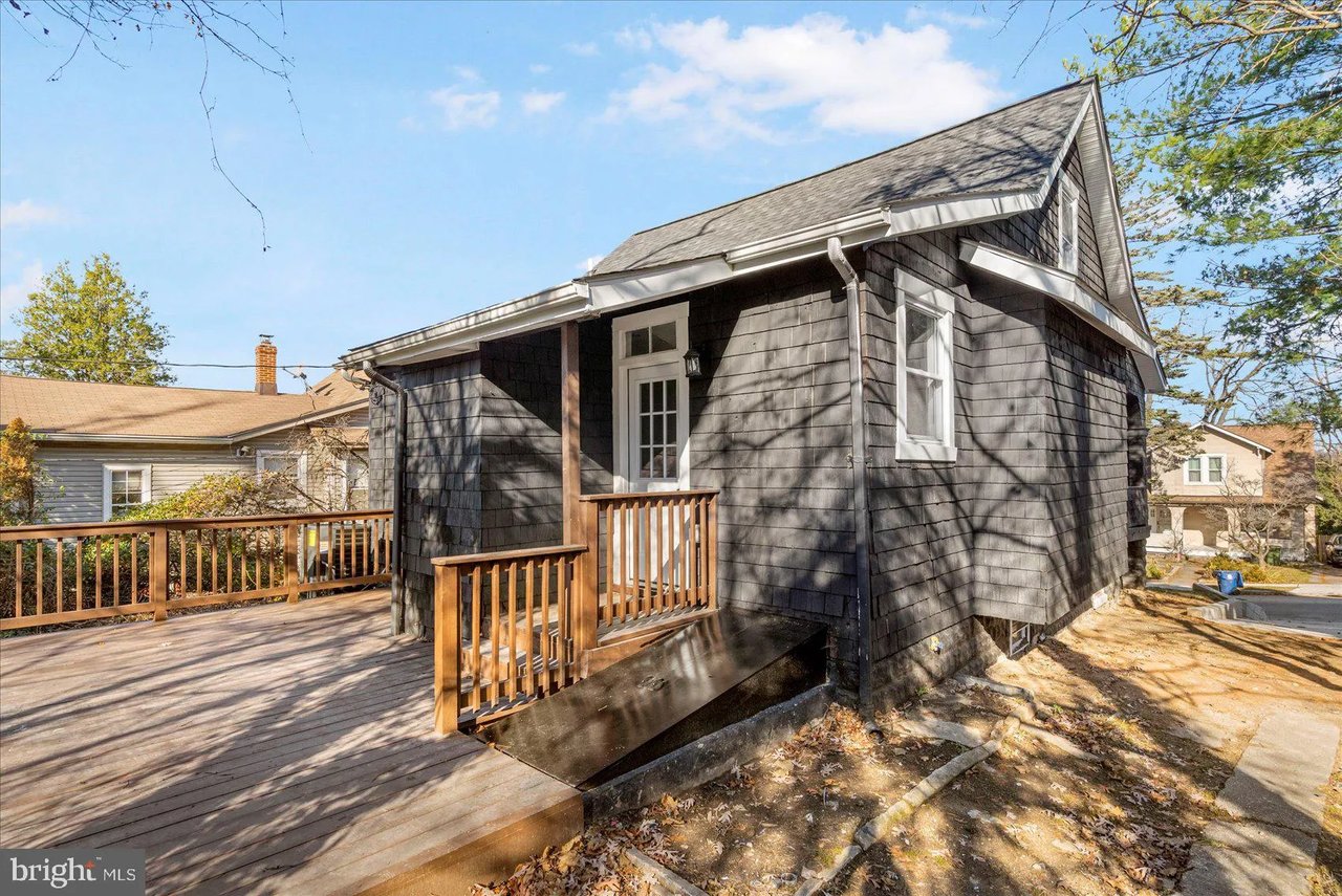 2725 E. Strathmore Ave