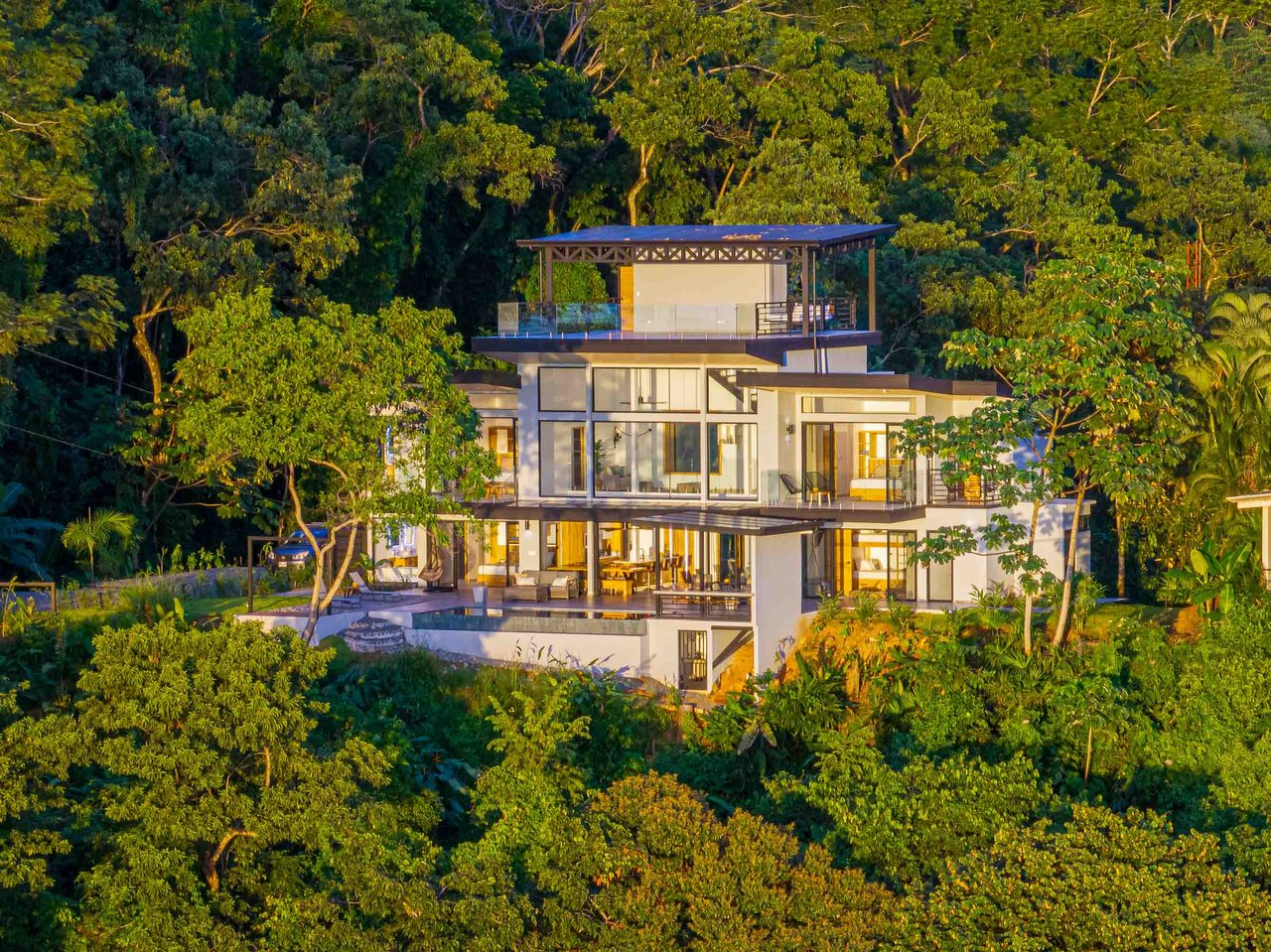 Exclusive Luxury Villa with Infinity Pool