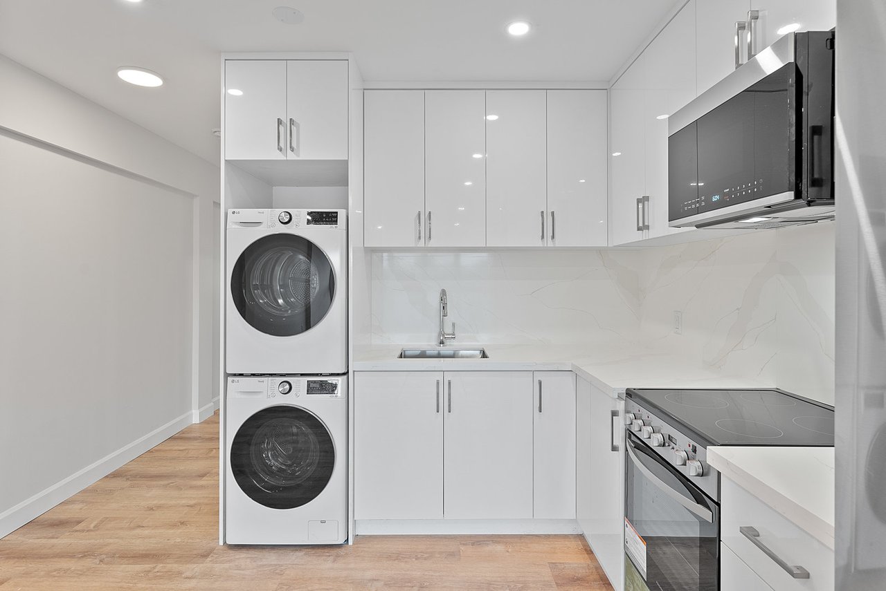 1328 Gerrard Street E 302