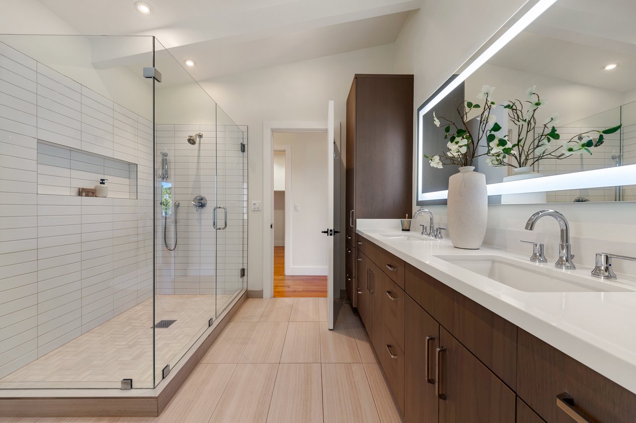 Contemporary Gem on Belvedere Island