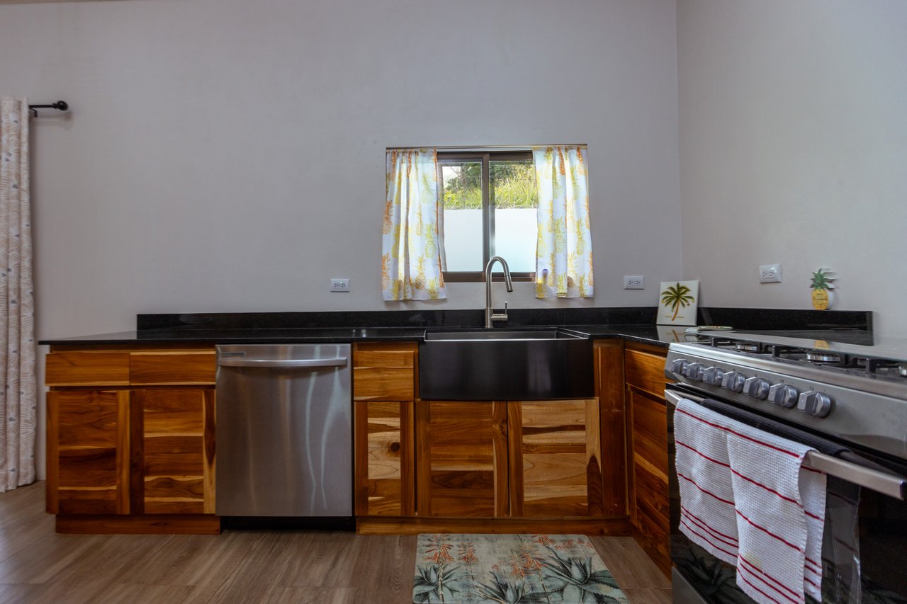 Turnkey Modern Home Near Quepos Marina – Move-In Ready! 2BDR&2BATHS