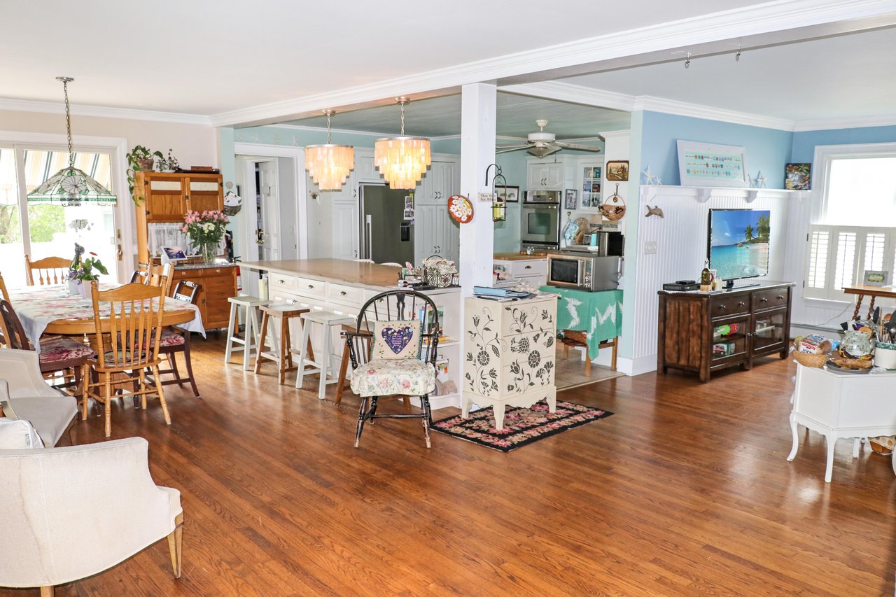 #312 a Classic Bay Header Home Just Three Homes From Ocean