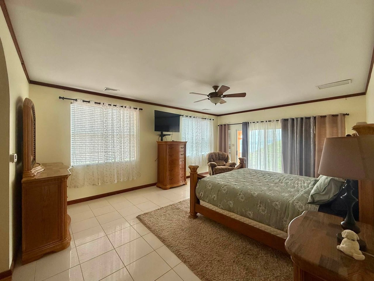 1152 Mount Healthy 3 Bedroom Apartment
