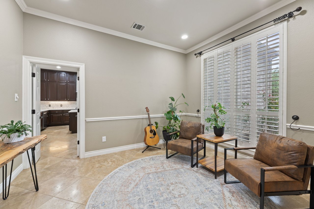 Elegant Cul-de-Sac Retreat in Steiner Ranch with Main-Level Guest Suite
