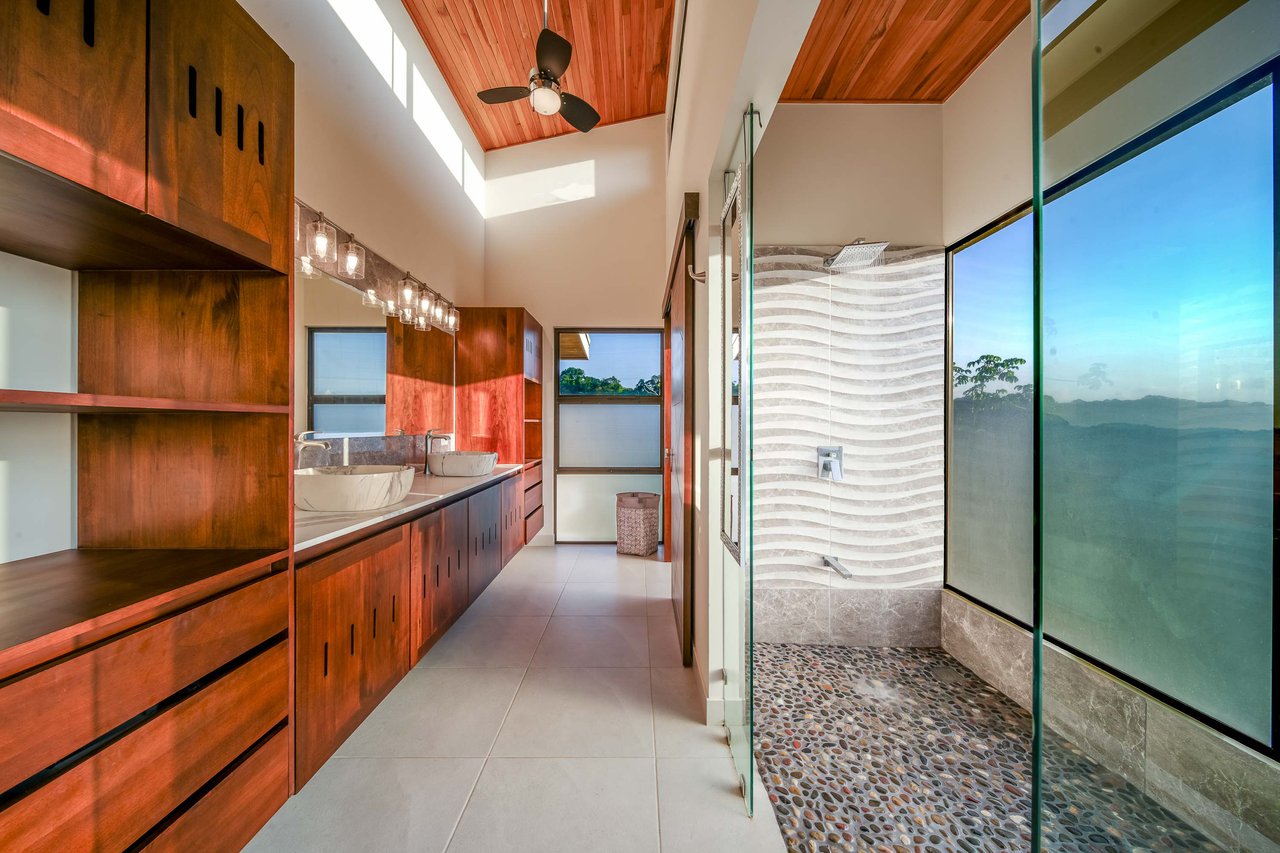 Guest House and Infinity Pool Ocean View Luxury Estate