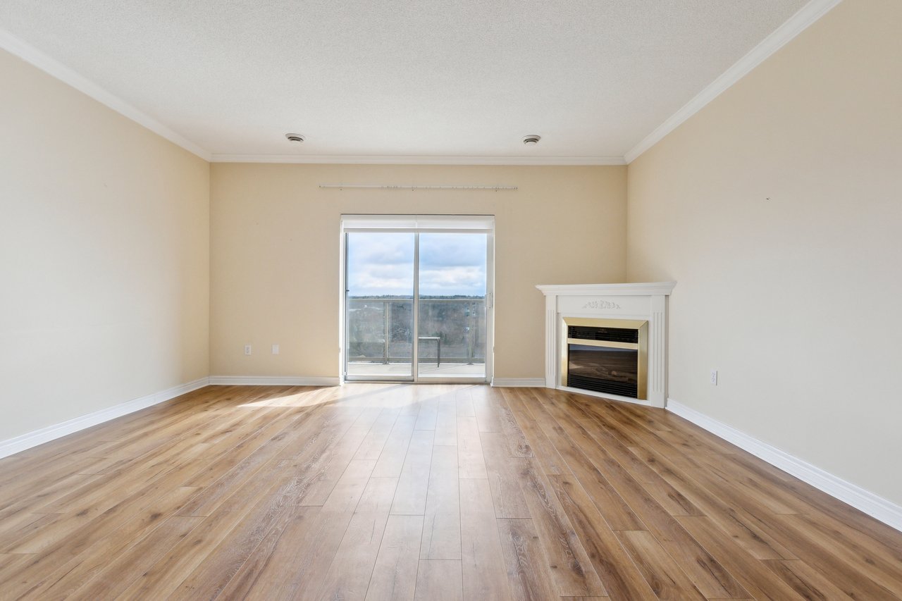 60 Wyndham Street S #909