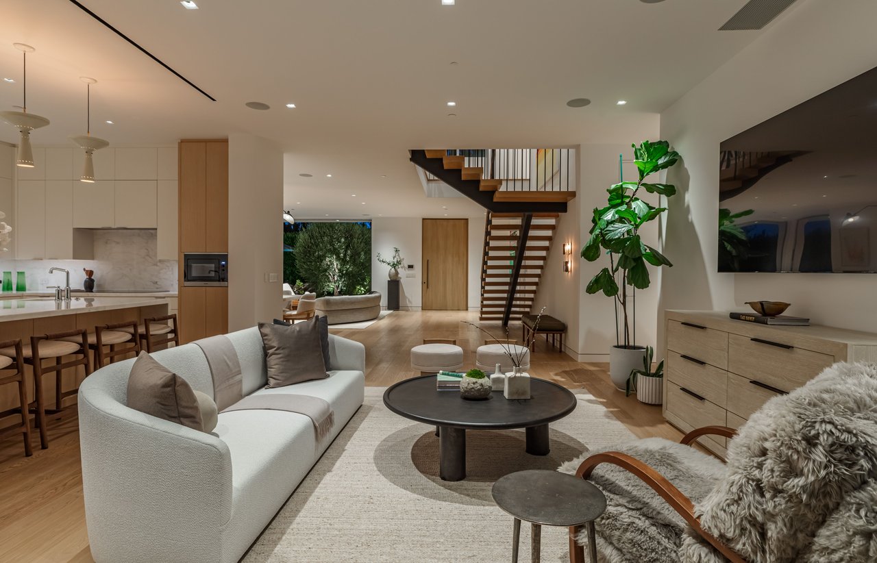 9011 Alto Cedro Dr, Beverly Hills