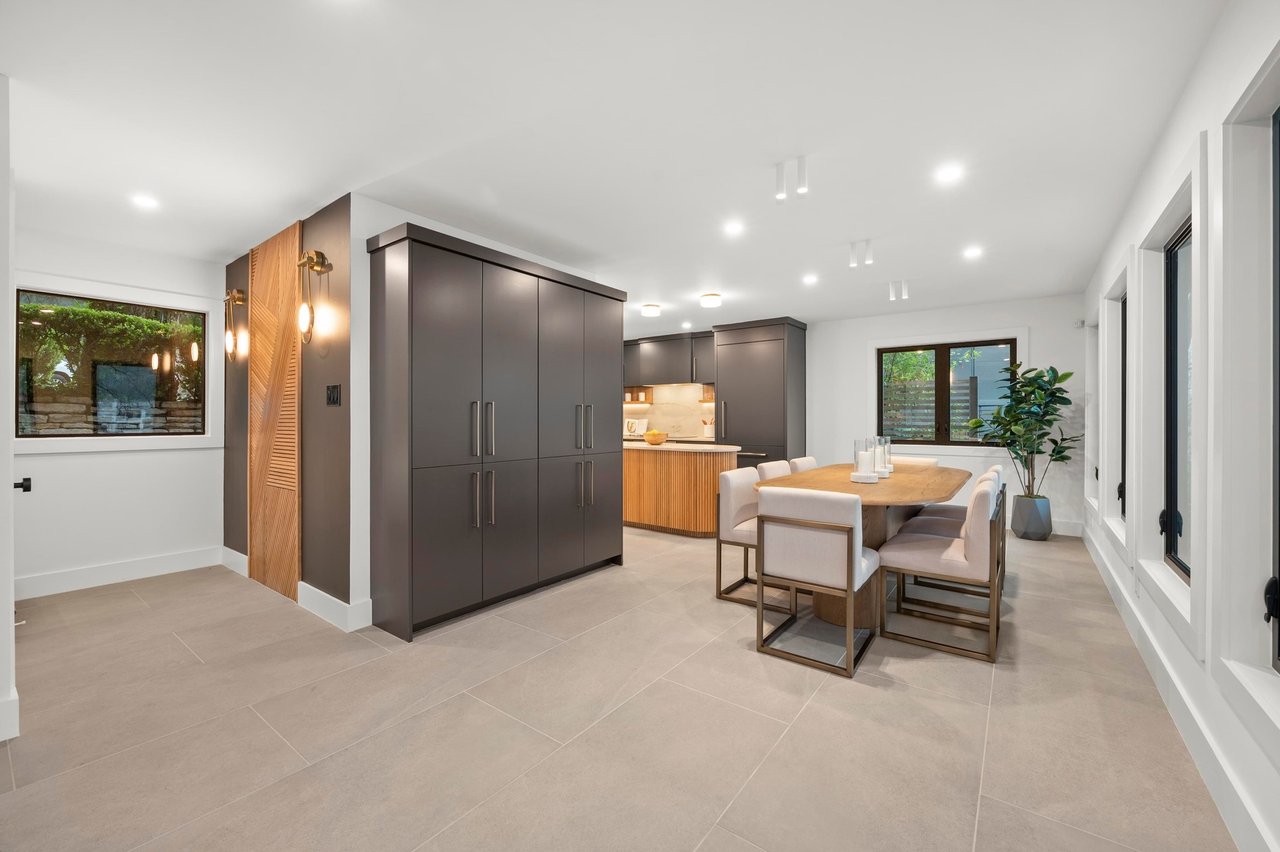 1606 Ski Slope Drive