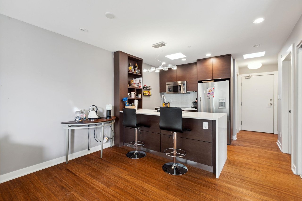 2481 Waterloo St, #403