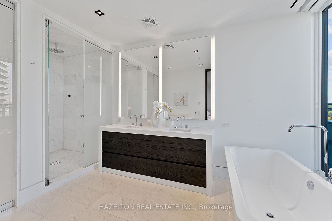 YORKVILLE'S PINACLE OF LUXURY PENTHOUSE