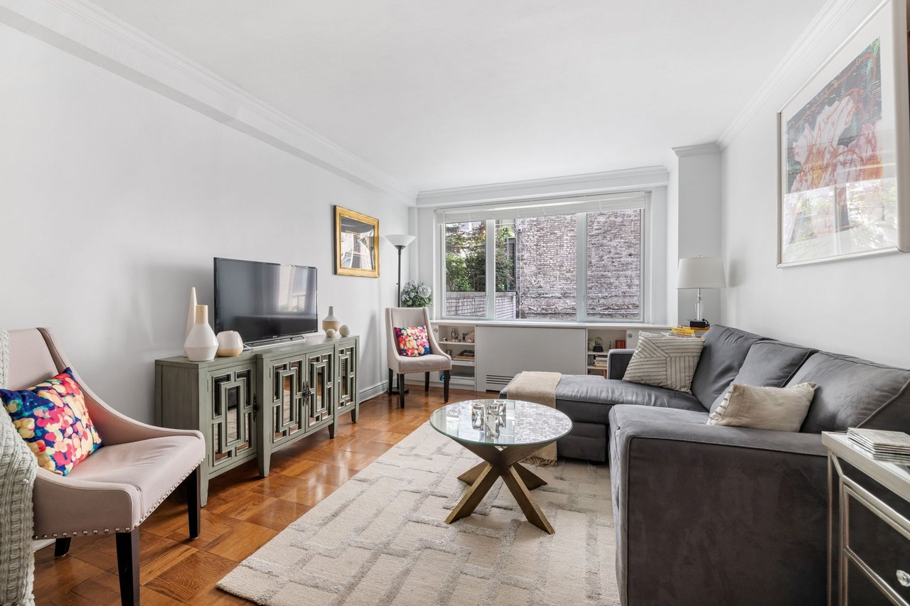 301 E 22nd St #2V