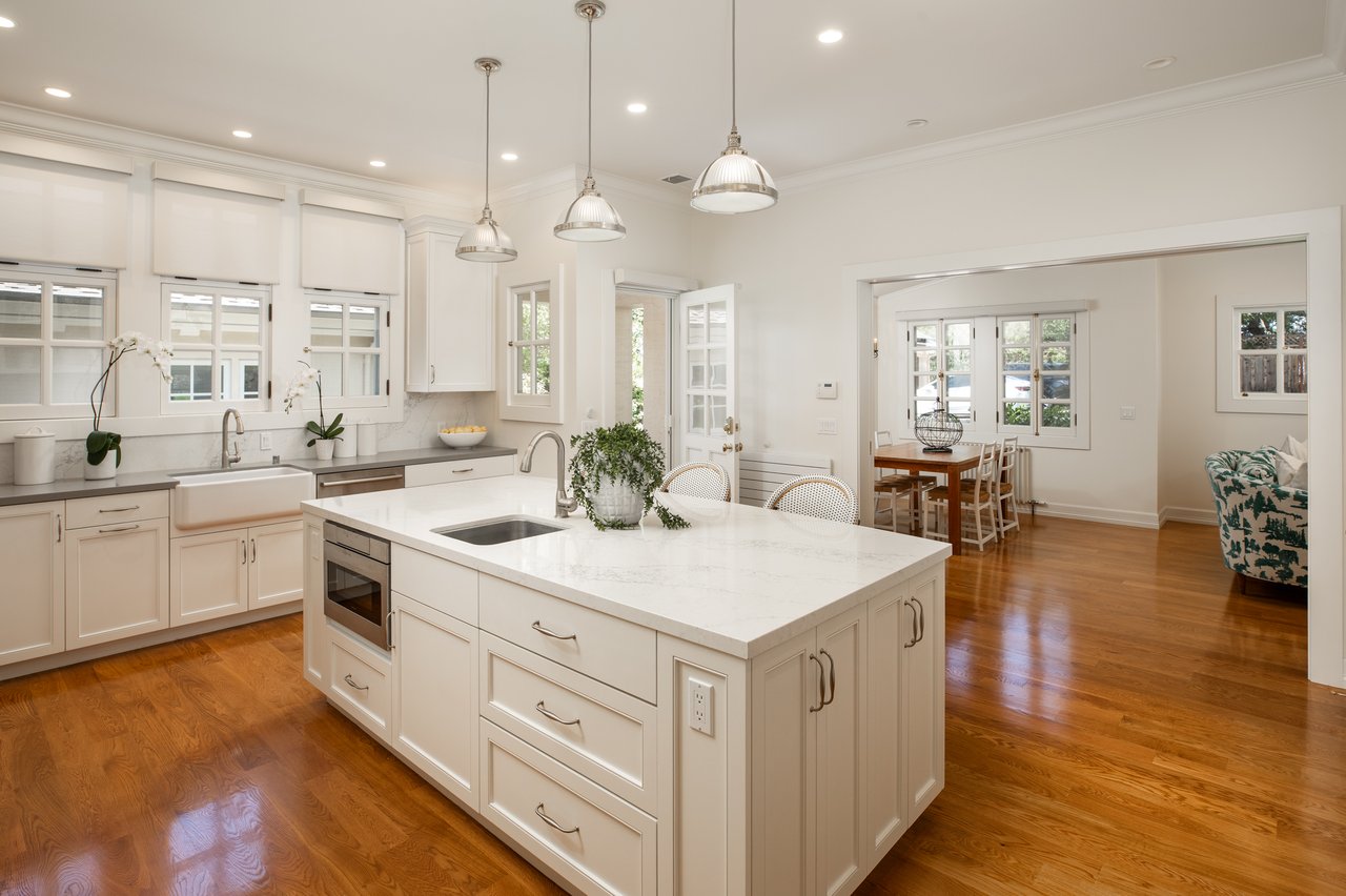 Luxury kitchen in 14120 Miranda Road in Los Altos Hills California