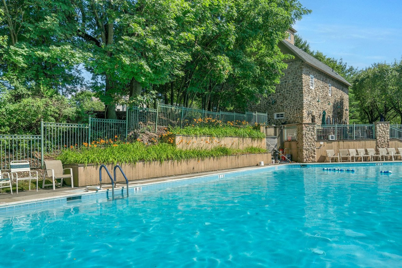 1135 Hyde Park Court