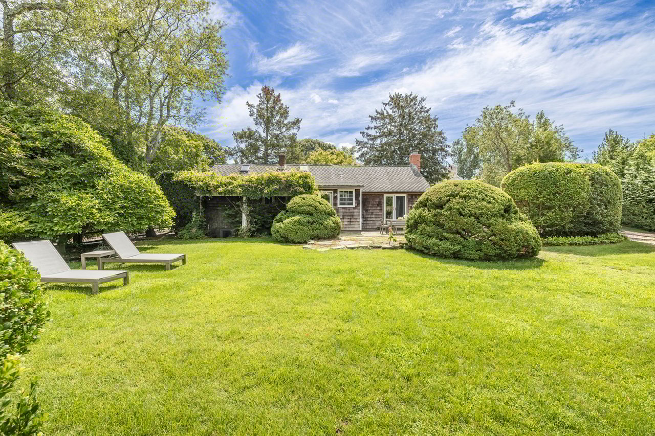 11 Cove Ave E, Sag Harbor
