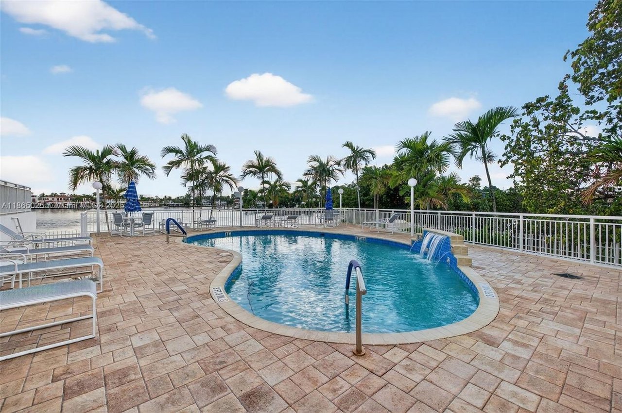 511 Bayshore Dr #1005