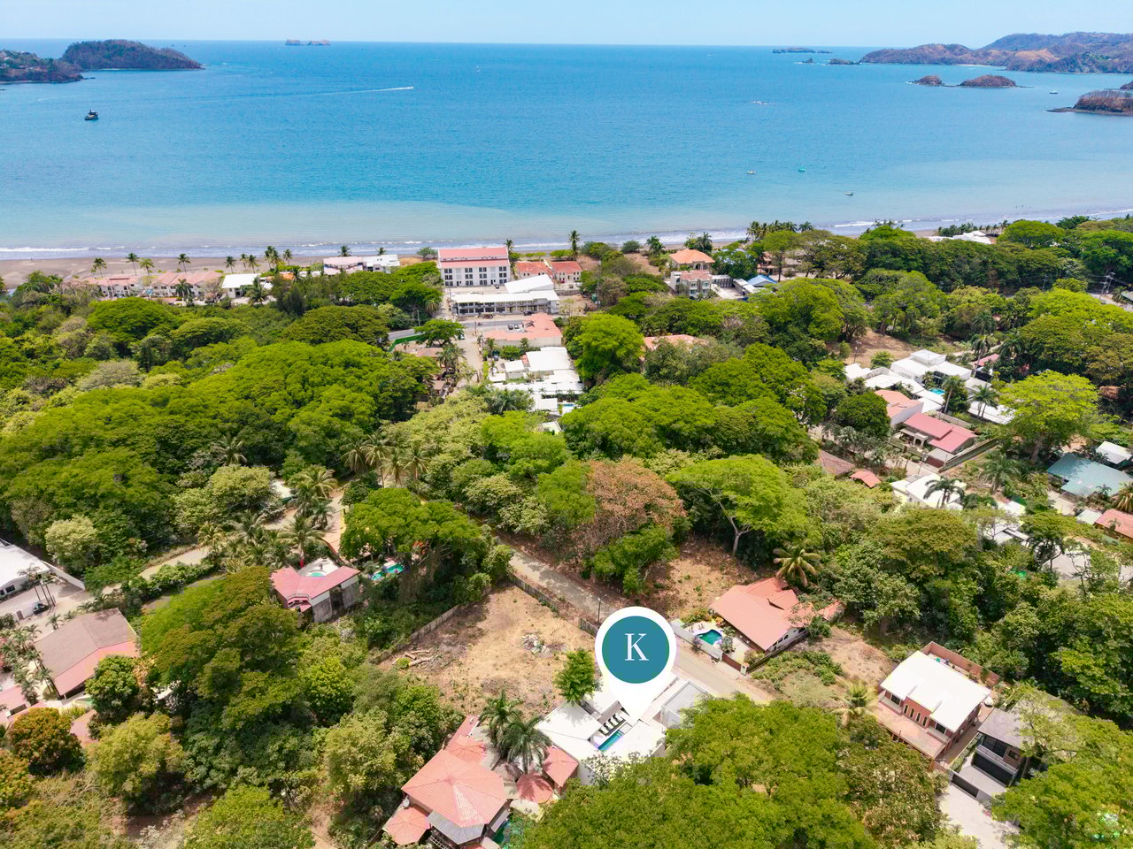 Castillo Blanco | Modern 4-Bedroom Home with Saltwater Pool – Walk to the Beach in Surfside, Playa Potrero