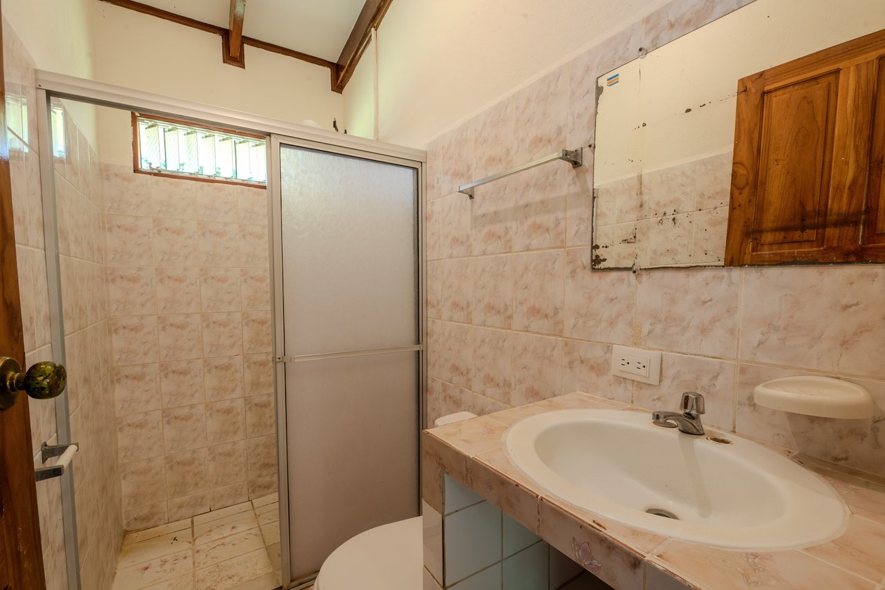 Vista Serena, beautiful House surrounded by nature in Villa Nueva de Quepos