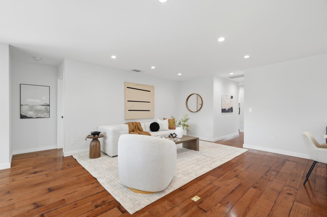 2133 Santa Cruz AVE