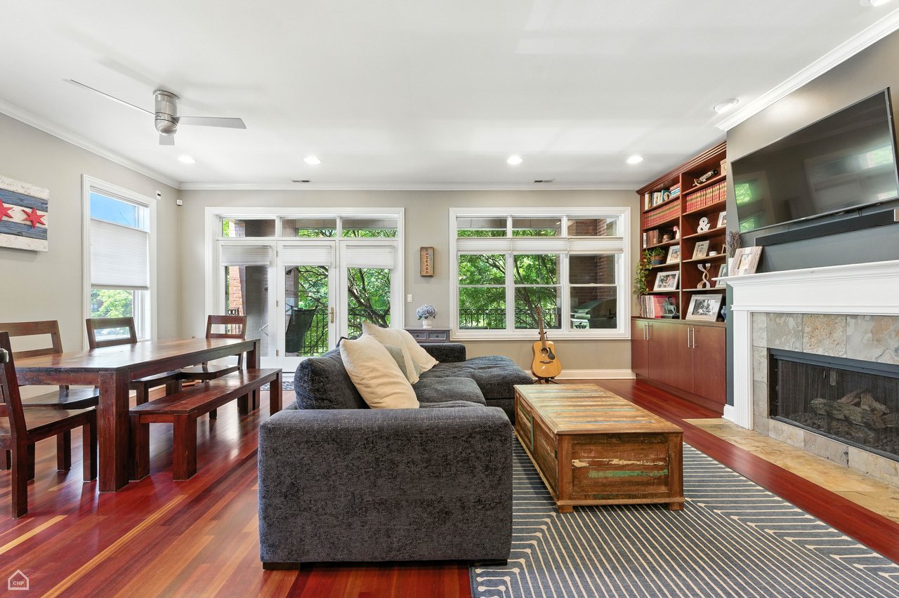 2343 W Montrose Avenue Unit: 101
