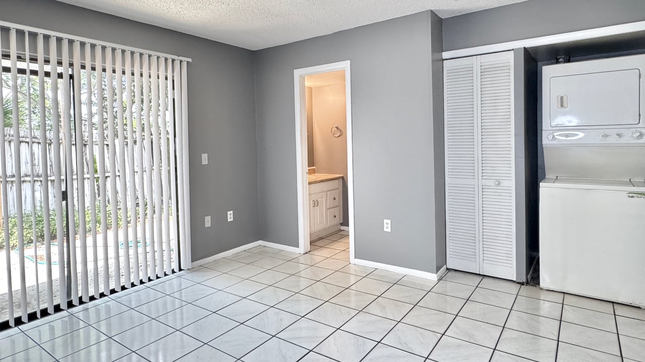 Lake Baldwin Area Townhouse with Private Garden Patio